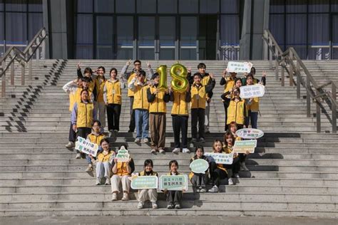 广州新华学院喜迎18周年校庆，师生校友“花式”表白_腾讯新闻