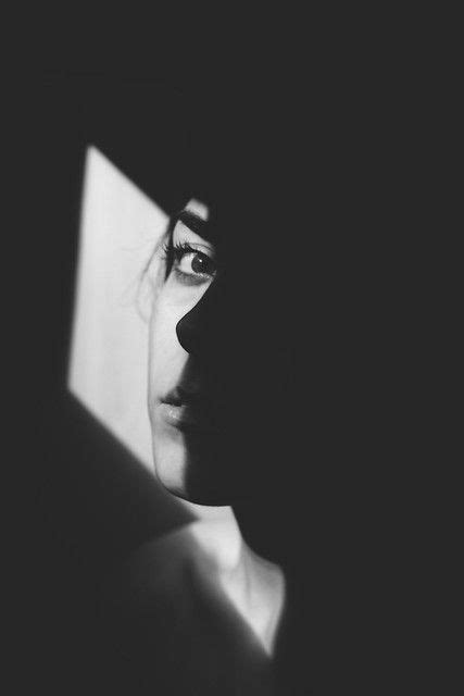 50+ Instagram Hidden Face Black and White Dpz for Girls