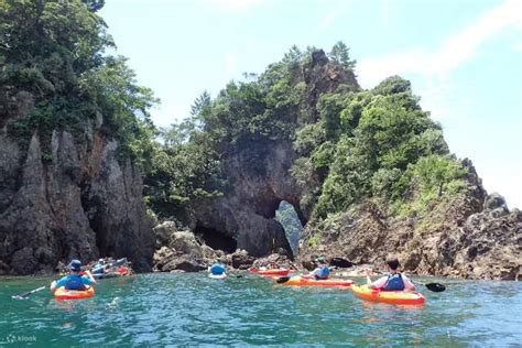 Online reservation for the San'in Kaigan Geopark kayaking experience ...