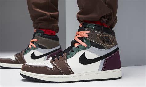 Air Jordan 1 Retro High OG Men's Shoes. Nike IN