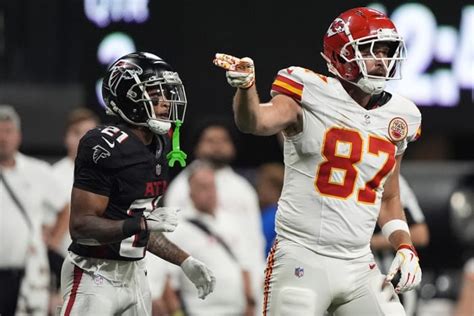 Chiefs tight end Travis Kelce has been instrumental in 3-0 start, even ...