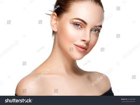 Beautiful Model Face 的图像结果
