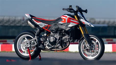 Ducati Hypermotard V2, Desmo450 EDS, New DesertX and More Showcased at ...