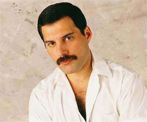 Freddie Mercury Biography - Facts, Childhood, Family Life, Achievements ...