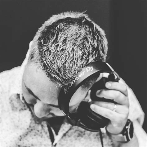 Cosmic Production (Geschäft / Dienstleistung) - Split