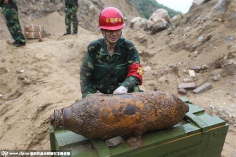 齐齐哈尔一建筑工地内挖出一枚抗战时期炮弹