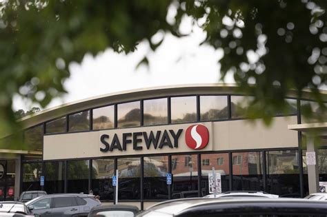 Safeway strike averted as unions reach tentative agreement with grocer