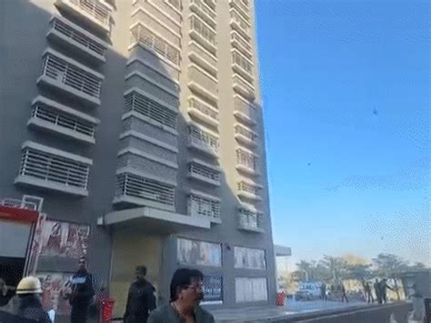 Massive fire engulfs Surat's Raj Textile Market, 20 shops gutted: Blaze ...