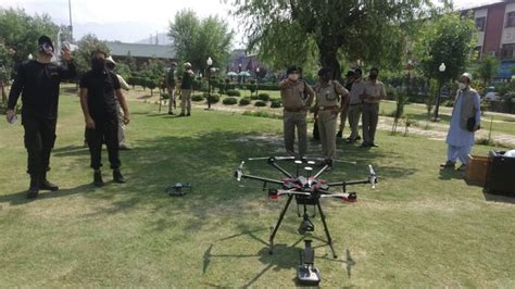 J&K Police tests drones in Kashmir's Srinagar ahead of Independence Day ...