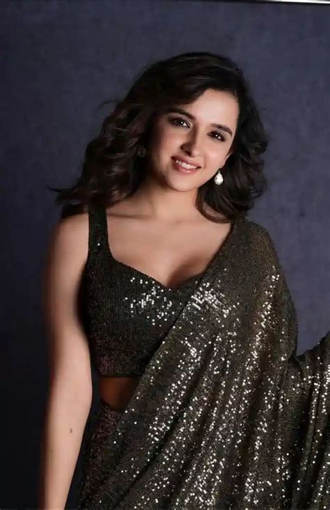 Shirley Setia: పరువాలతో పిచ్చెక్కిస్తోన్న ‘కృష్ణ వ్రింద విహారి’ భామ ...
