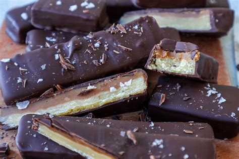 PEANUT BUTTER TWIX BARS - Sugaredkneads