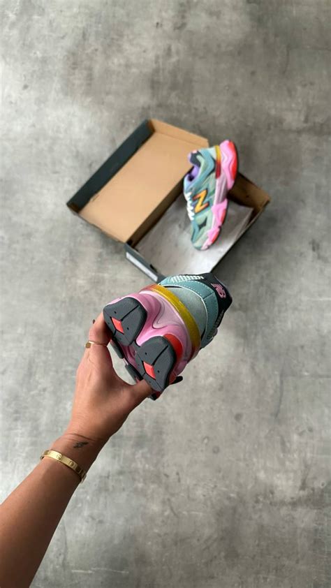 New Balance Kadin spor ayakkabi 9060 Yeni Sezon Mavi Pembe Cok renkli