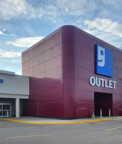 Goodwill Outlet in a former Circuit City (Canton, OH) : r/NotFoolingAnybody