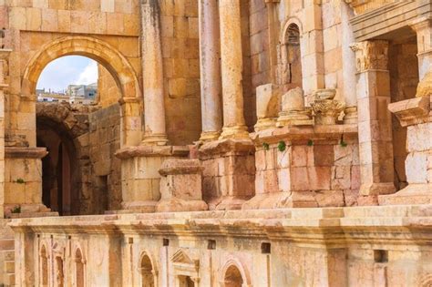 Amphitheater south theatre in jerash jordan | Premium Photo