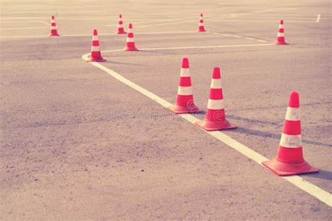 Parallel Parking with Cones Tutorial 的图像结果