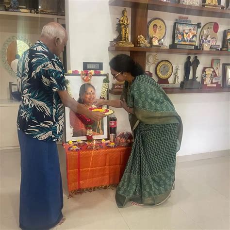 Syamala Devi : రాజేంద్రప్రసాద్ కూతురికి నివాళులు అర్పించి ...