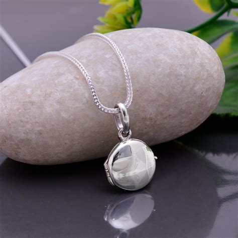 Buy Men Pendant & Locket – Abhooshan