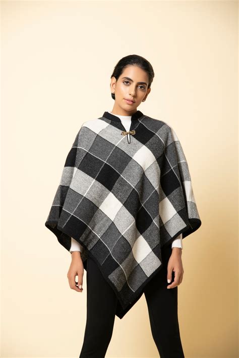 Magpie Checkered Poncho – Khaleej