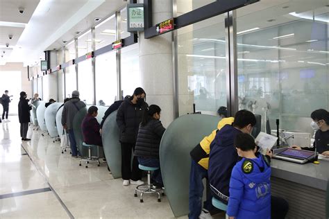 上海有序恢复出国（境）办证首日：按最大接待能力设最大预约额度