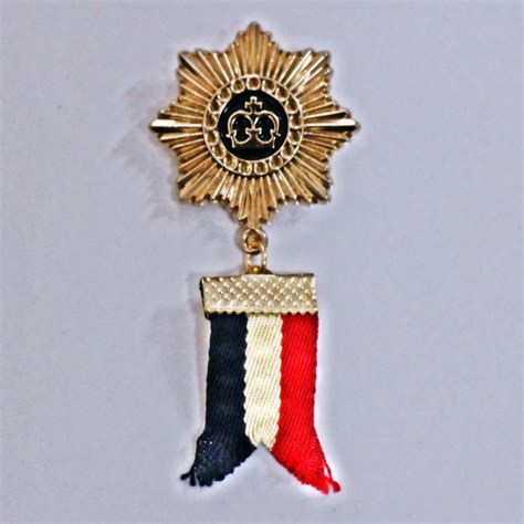 Rent Badge Men Brooch - Sophisticated Accessory | Candidmen