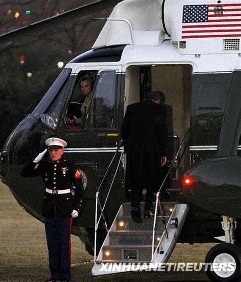 组图：奥巴马入主白宫后首乘总统专机_新浪航空航天_新浪网