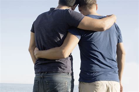 Gay couple sentenced to death for adultery in Iran | BreezyScroll