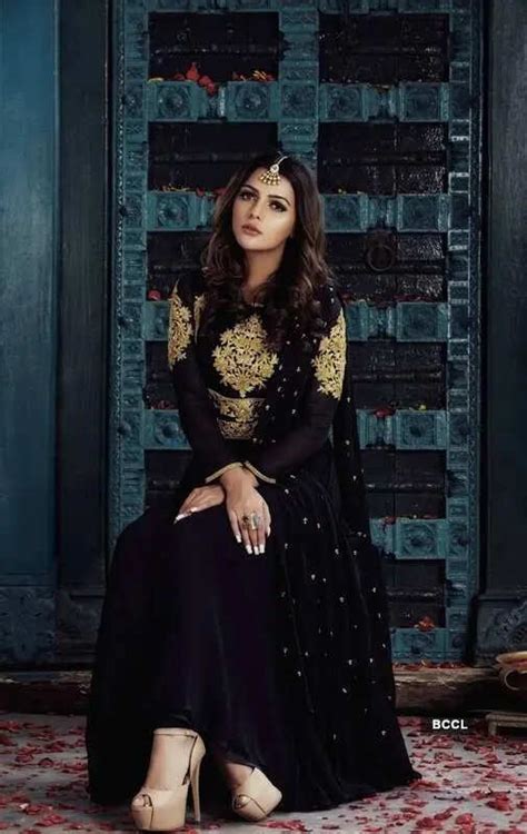 Ruhi Singh goes traditional for Anamika Shanklesha