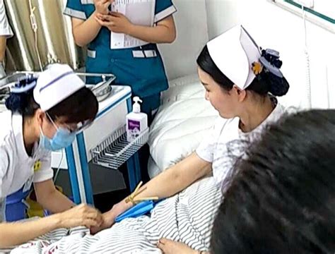 心疼！护士“一针见血”的背后：轮流相扎练习 - 临泉泉河医院