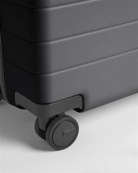 Hard Shell Suitcase 的图像结果