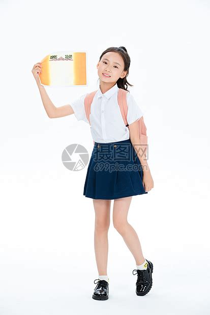 小女孩拿着奖状高清图片下载-正版图片501383672-摄图网