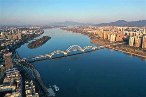 江西吉安赣江大桥危桥成功爆破 新桥预计2021年6月通车_拆除