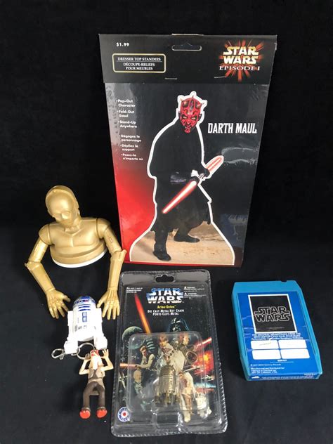 STAR WARS COLLECTIBLES LOT