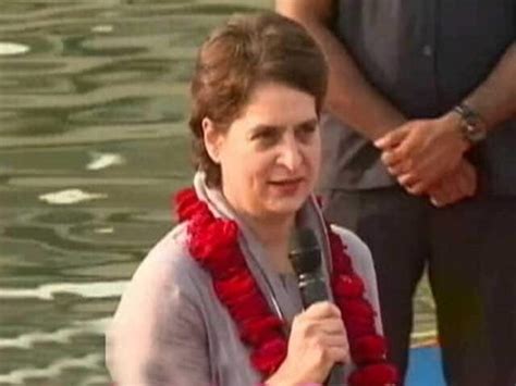 चित्रकूट में प्रियंका गांधी ने सुनाई थी 'द्रौपदी' कविता तो अब कवि ने ...