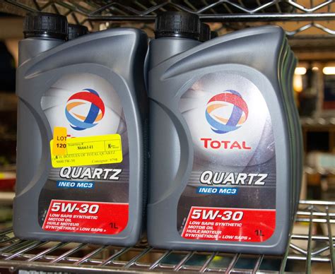 12 1L BOTTLES OF TOTAL QUARTZ 9000 5W-30