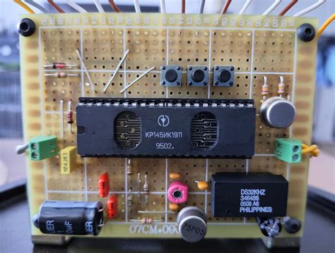 Clock with VFD display IVL1-7/5 based on KR145IK1911 and DS32kHz