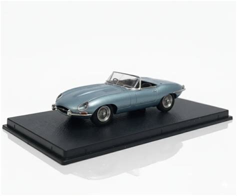 GFCC 1:64 1961 Jaguar E-Type Roadster Diecast Car Model – Metallic Blu ...