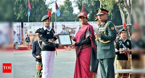 Ex-NCC cadet receives Raksha Mantri Padak for rescuing man from ...