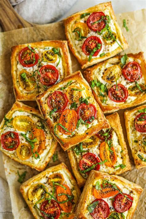 Tomato Tartlets with Puff Pastry | Rezept | Rezepte fingerfood herzhaft ...