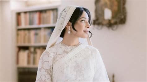 indian bride looked beautiful in white saree by sabyasachi but people ...