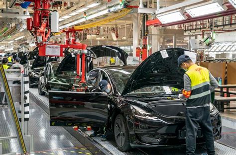 特斯拉上海工厂生产出口到欧洲的Model 3，为什么卖得比国内贵10万？ - 时尚魔都 - 新湖南