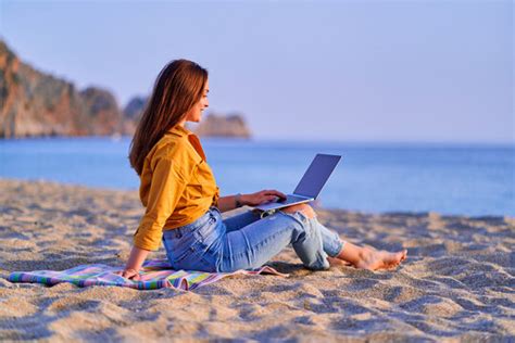 Beach Pictures with People Using Computer 的图像结果