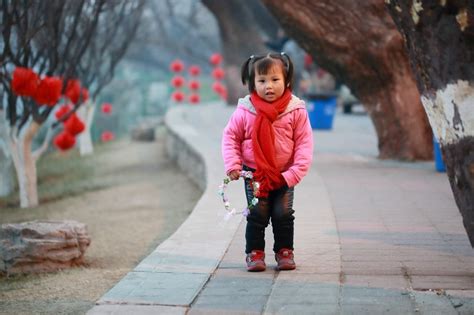 北京女孩春节喜气过年清冷庙会图片免费下载_素材免费下载_办图网