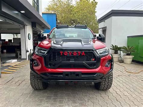 This modified Toyota Hilux off-road pickup truck looks INSANE [Video]
