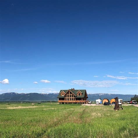 THE HIDEAWAY LODGE (Island Park) - Specialty B&B Reviews, Photos, Rate ...