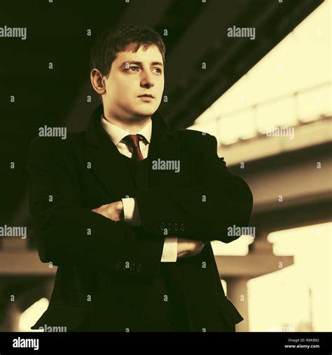 Business Man Walking 的图像结果