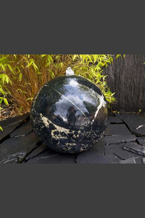 Marmor Kugelbrunnen schwarz mit weißen Adern 40cm - Monolithique