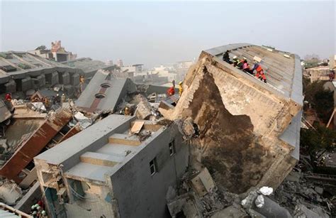 刚刚，郑州市区爆破两栋烂尾楼！__凤凰网