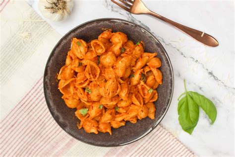 Gigi Hadid Pasta (Spicy Vodka Sauce Shells)