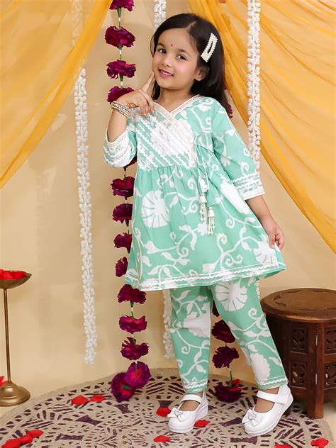 Girls Green Cotton 3/4th Sleeves Floral Printed with Lace Girls Suit S ...