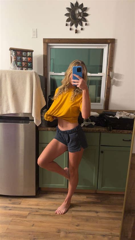 Grace Charis feet | FeetDatabase.com